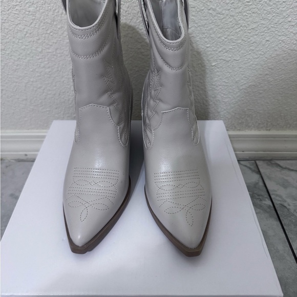 BAMBOO Cream Ankle Booties with Western Flair - Picture 2 of 6